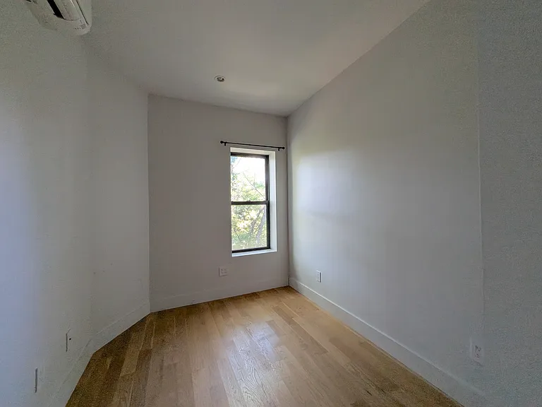 738 E 6th St #5C — Photo 5