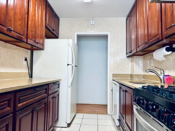 43-10 Kissena Boulevard image 10 of 18