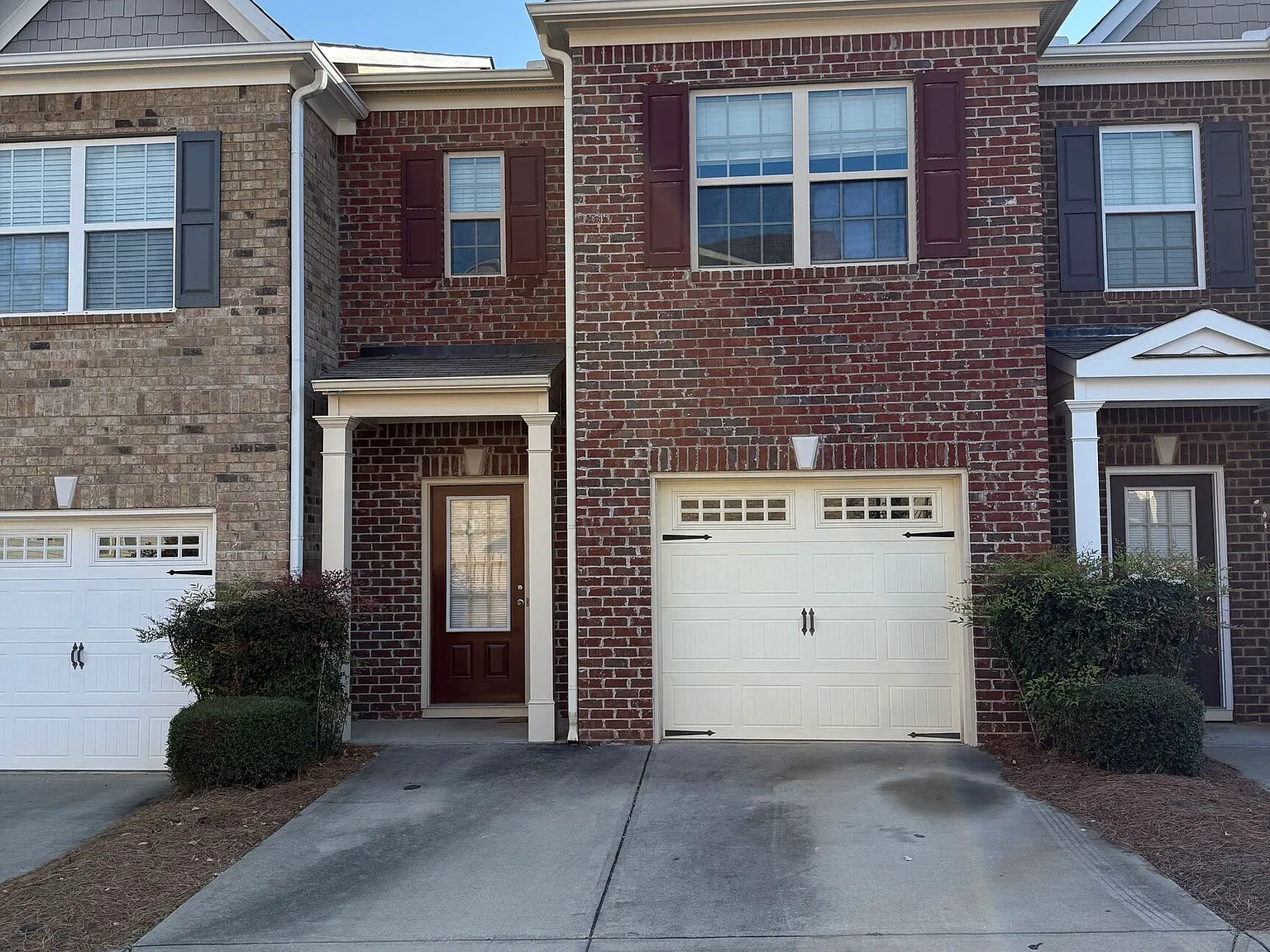 3 bed, 2.5 bath, $2,000 — Photo 1