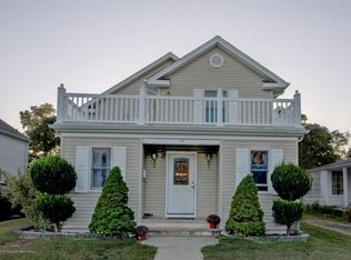 16 Brown Pl, Oakhurst, NJ