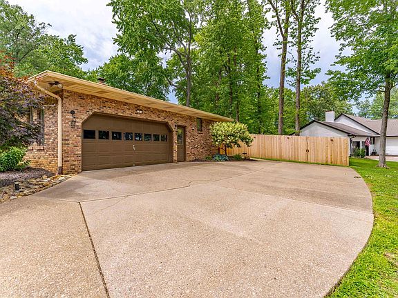 3rd image of 8216 Berry Dr