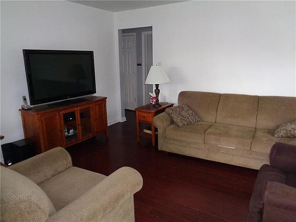 2nd image of 743 Mac Aurthur Dr