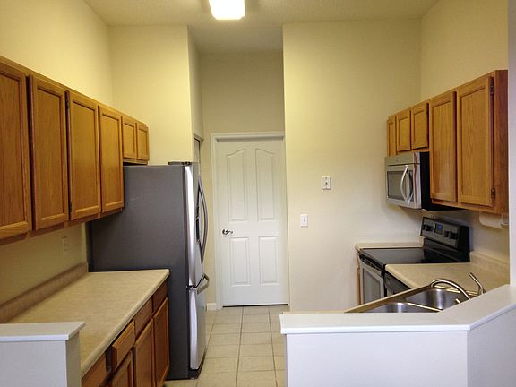 3rd image of 611 E Moss Creek Ct