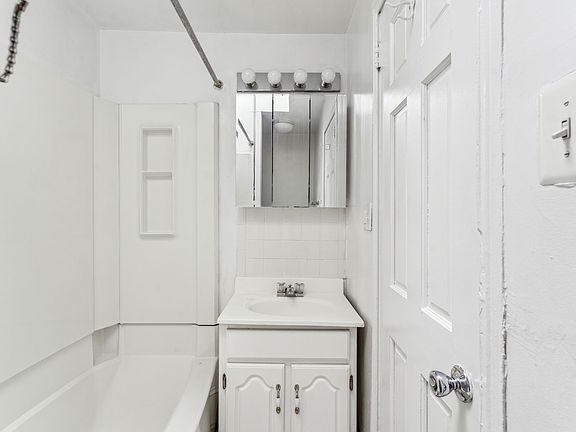 4th image of 4135 Ridge Ave #3