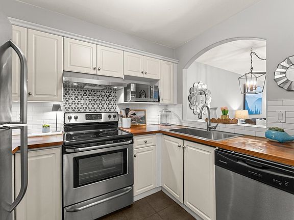 4th image of 5900 Dover Cres #117