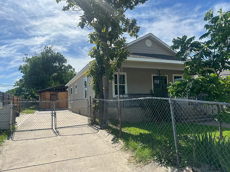 2315 Pearl Ave — Photo 2