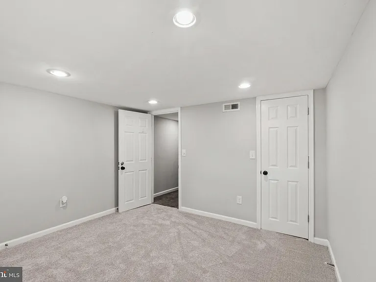 324 Oldham St — Photo 34