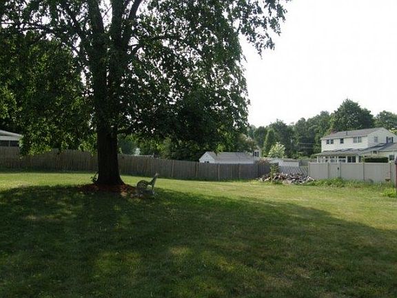 3rd image of 28 Massachusetts Dr