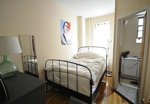 4th image of 416 E 71st St #211