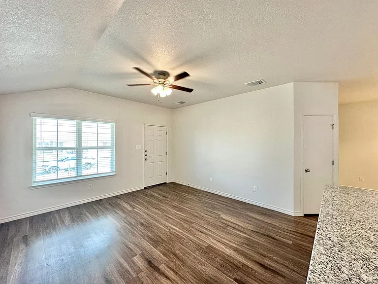 1708 Clovis Dr — Photo 24