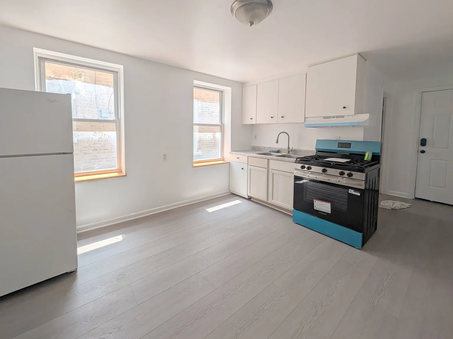 2 bed, $1,350 — Photo 3