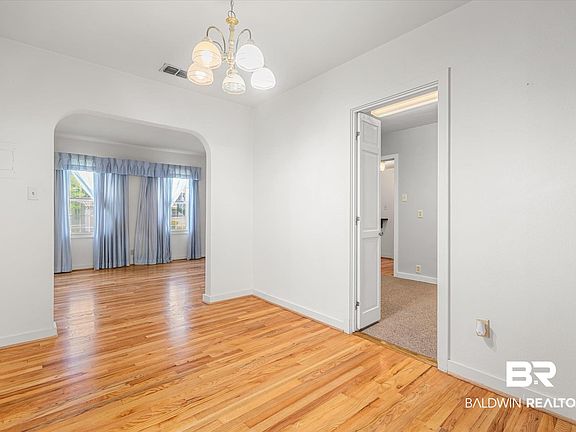 4th image of 104 Paris Ave