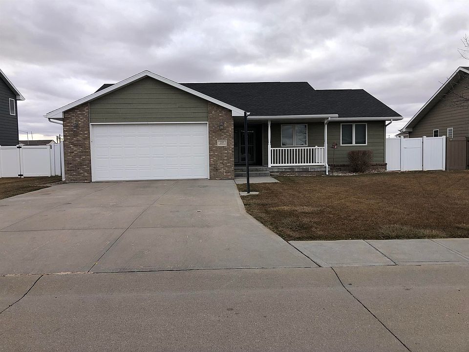 1st image of 210 N Park Dr