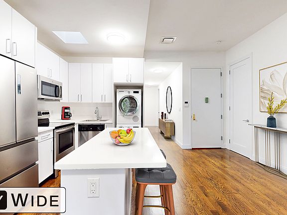 3rd image of 116 E 60th St APT 5