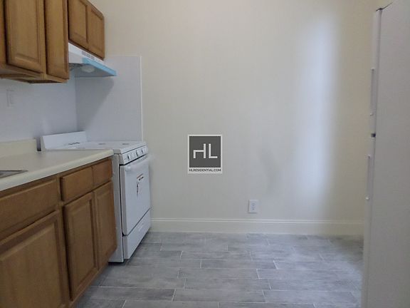 5th image of 16324 89th Ave APT 4A