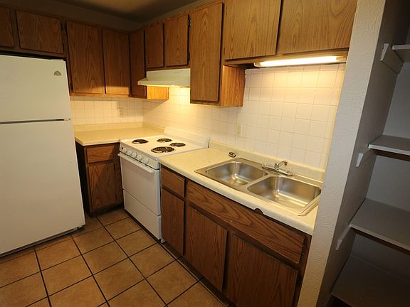 2nd image of 1534 Moraine Ter #3