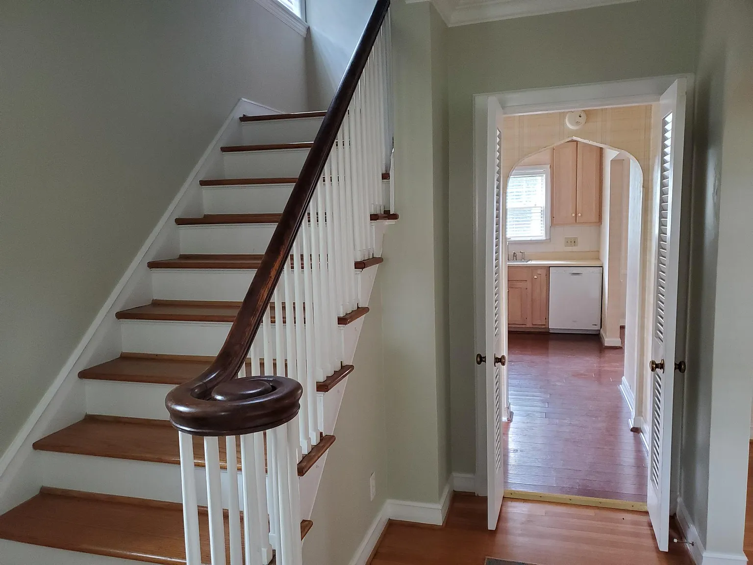 3 bed, 2100 sqft, $3,400 — Photo 2