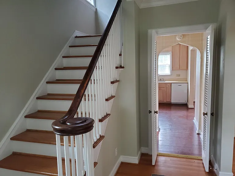 127 Parkland Ave — Photo 2