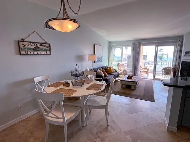 2 bed, 1076 sqft, $5,000 — Photo 3