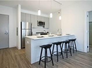 818 W Van Buren St #18, Chicago, IL 60607
