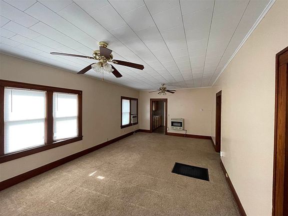 3rd image of 425 W Lincoln Ave