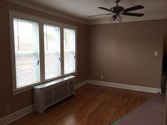 3rd image of 2954 N Oak Park Ave