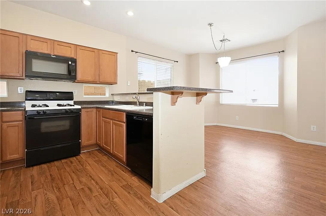 3 bed, 2.5 bath, 1733 sqft, $1,950 — Photo 4