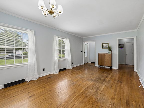 4th image of 111 Morrison St