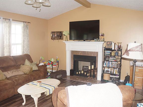 3rd image of 114 Kathleen Dr