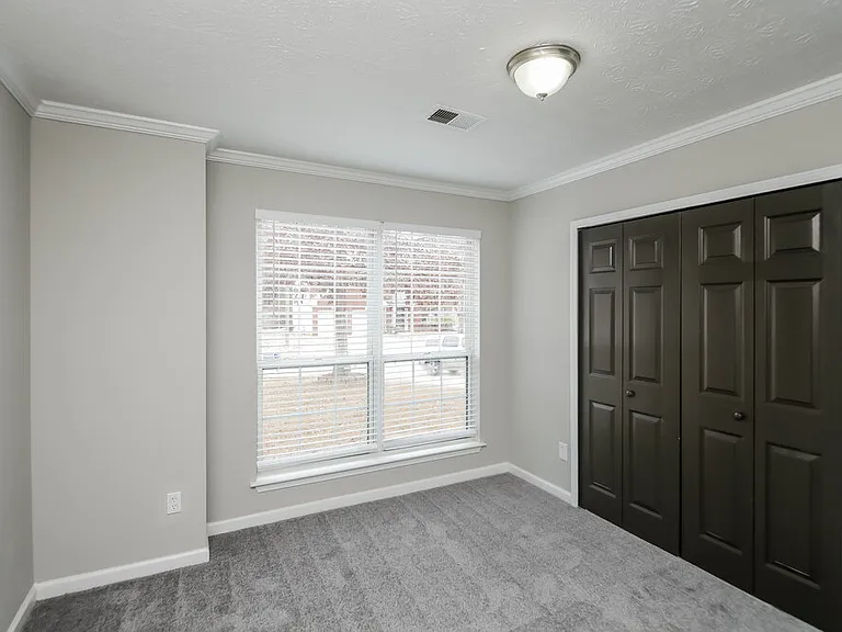 7065 Springgrove Ct — Photo 12