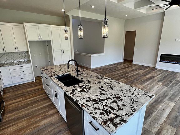 4th image of 21201 Arbor Ct