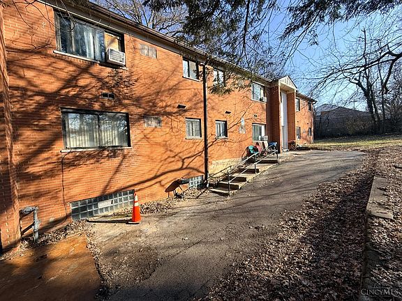 3rd image of 2535 Lysle Ln