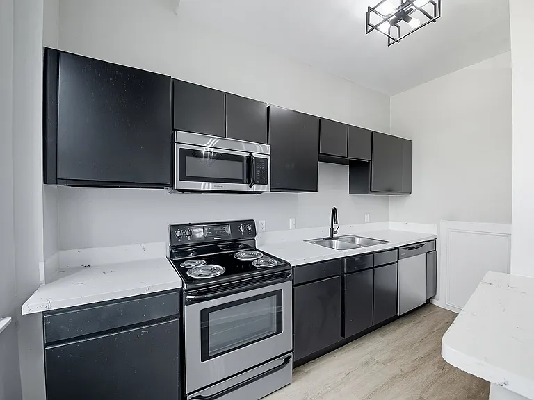 Park at Cedar Lawn Apartments Kitchen