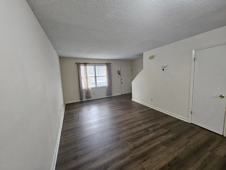 102 Cedar Ct #B — Photo 10