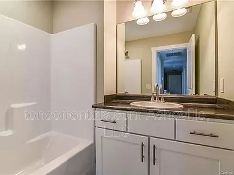 601 Fairview Rd — Photo 15