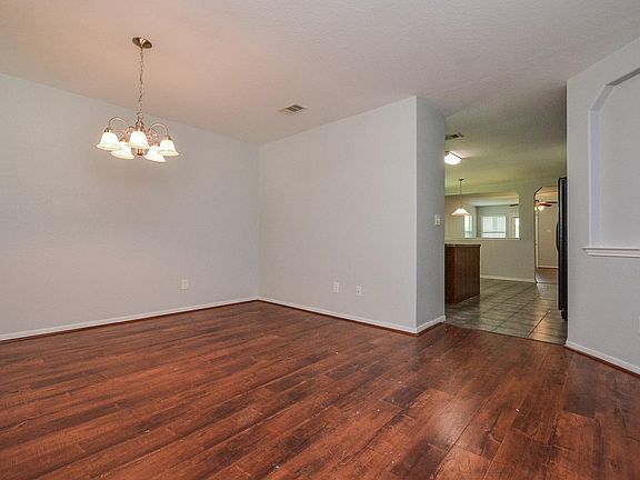 3rd image of 2806 Mustang Hill Ln