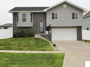 960 Barker Ln, Lincoln, NE 68521