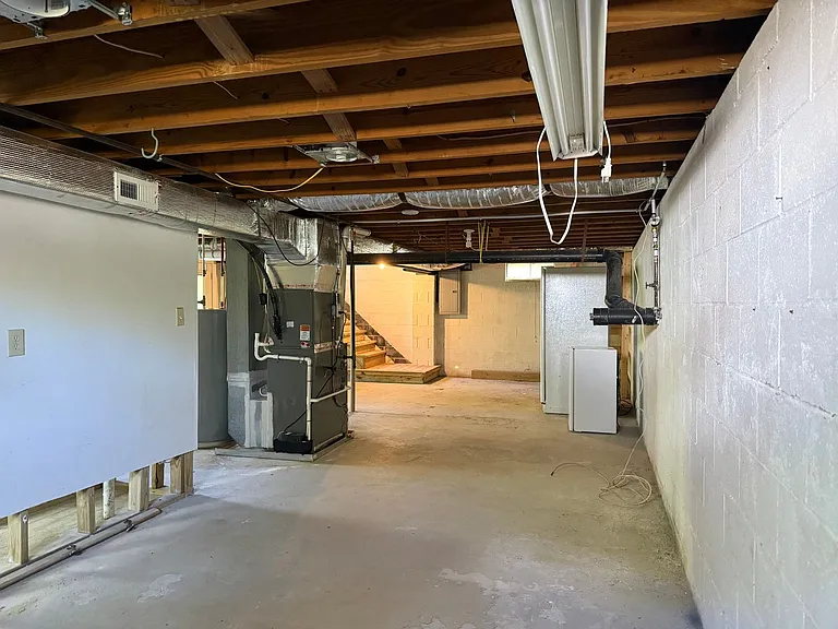 725 Ridge Rd — Photo 17