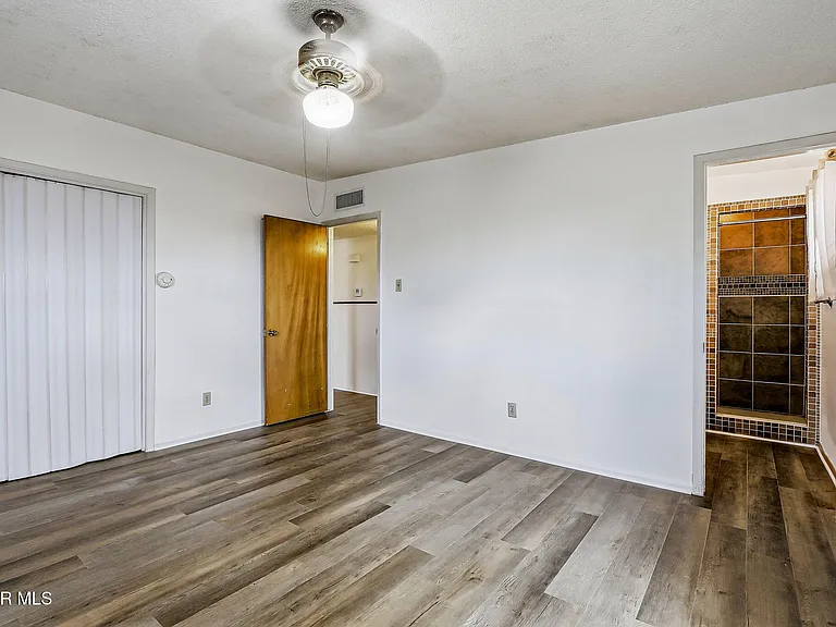 10520 Champlain St — Photo 25