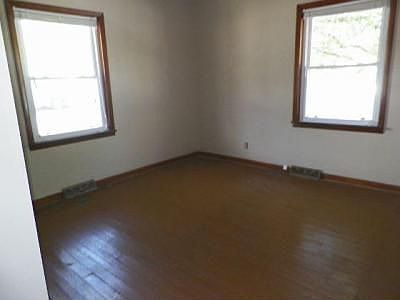 5th image of 417 Green St