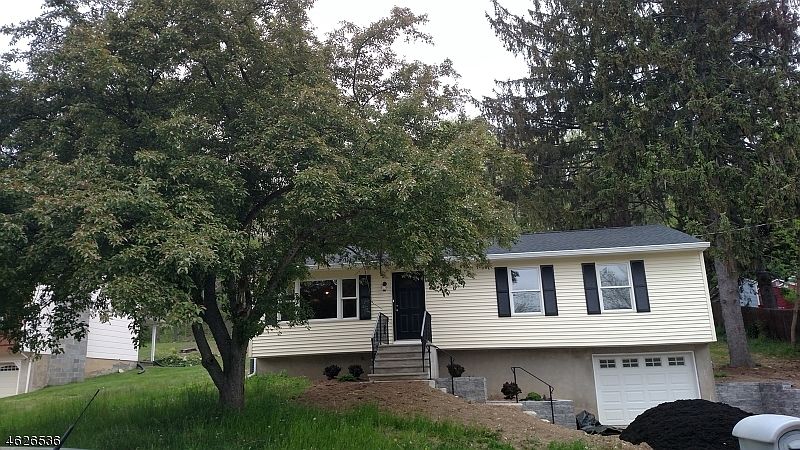 1st image of 12 Woodland Dr