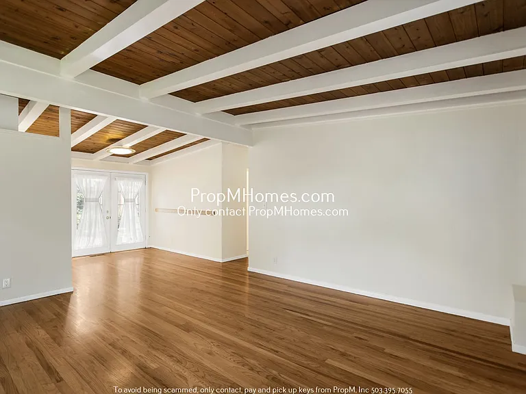 1885 SW Wellington Ave — Photo 4
