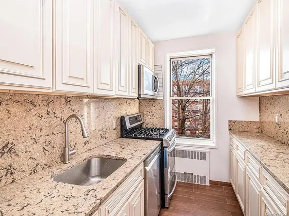 (undisclosed Address), Yonkers, NY 10705