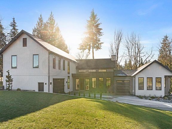 3rd image of 32276 Silver Cres