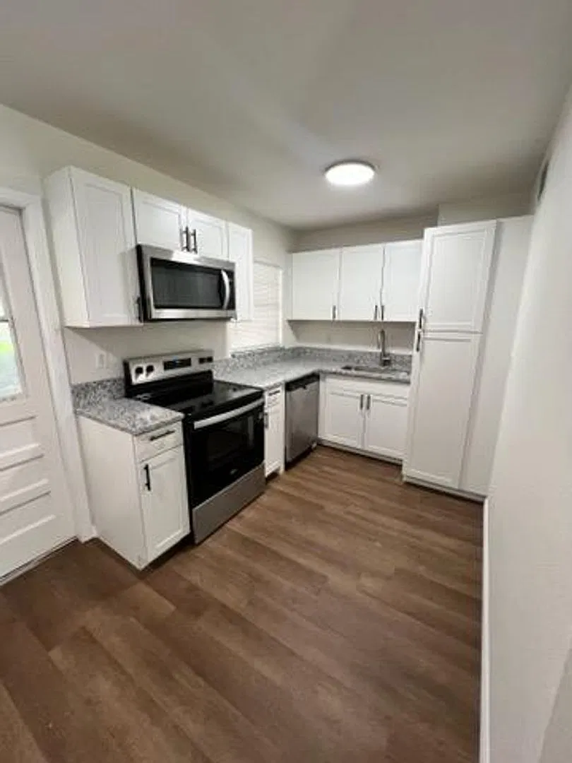 Fully remodeled 4 bed 2 bath home — Photo 3