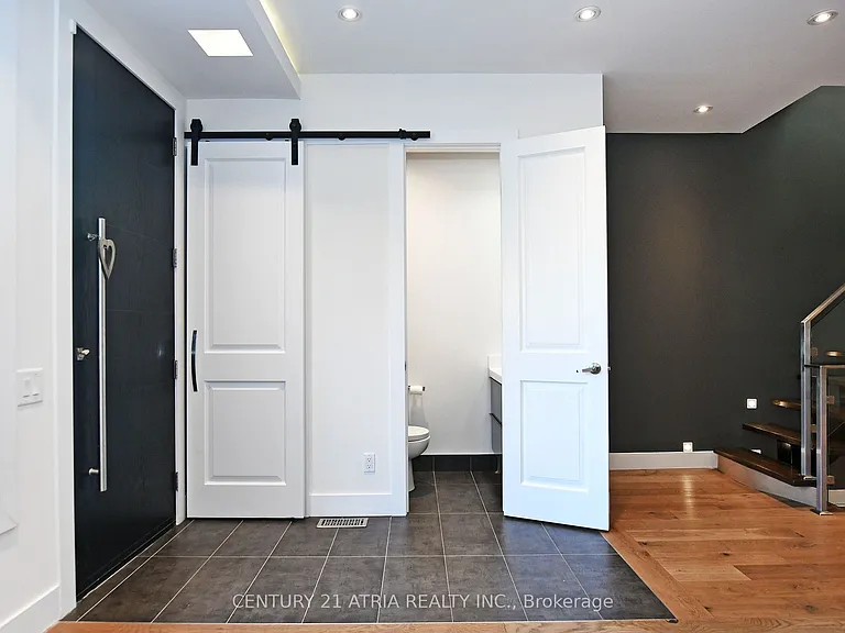 10 Palmerston Ave — Photo 17
