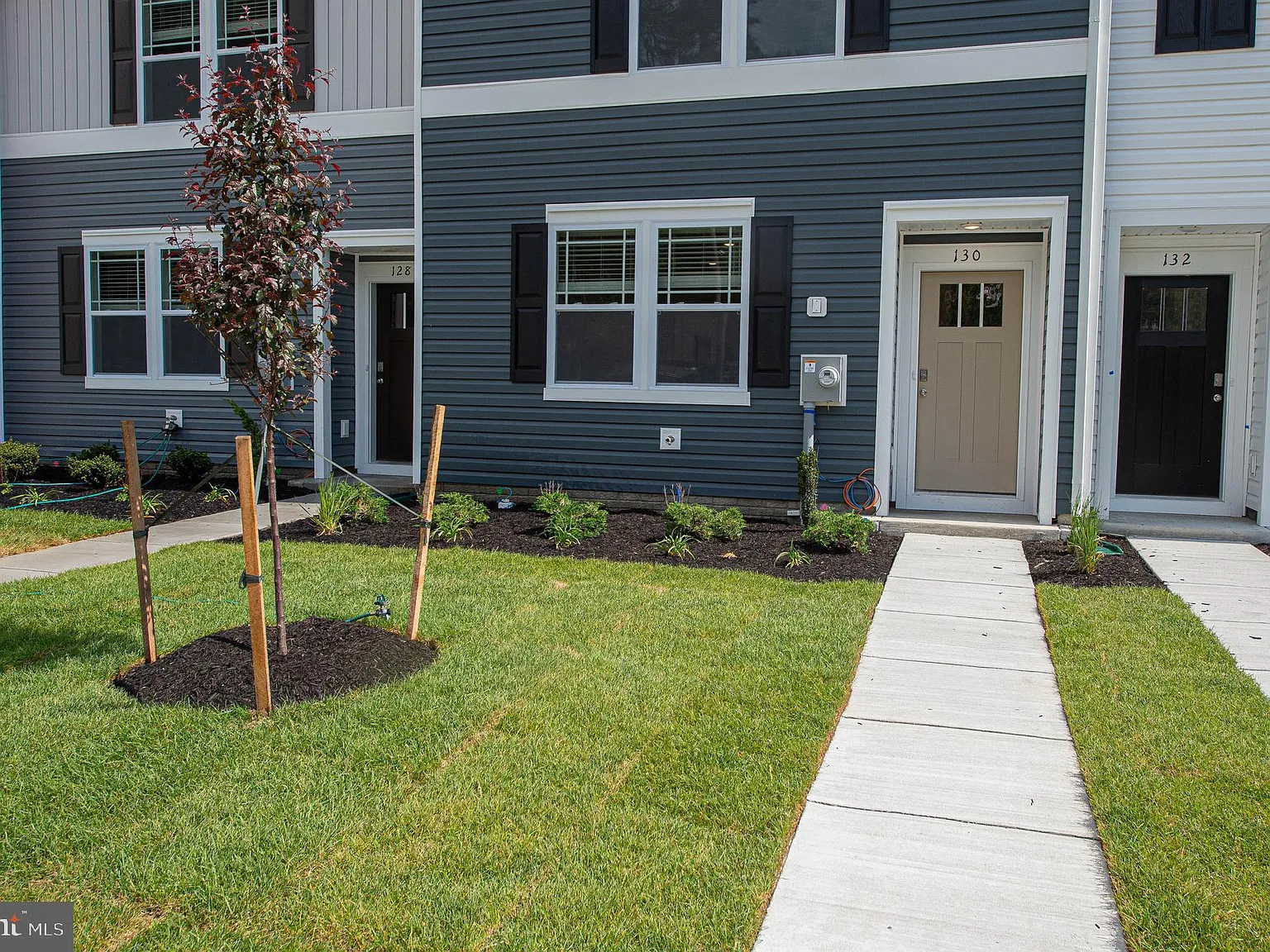 3 bed, 2.5 bath, 1432 sqft, $1,895 — Photo 3