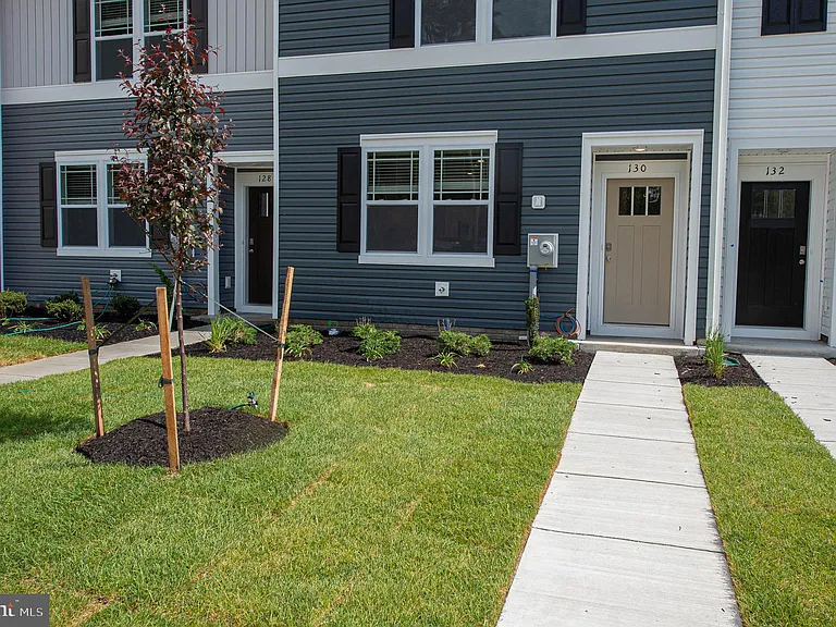 130 Willowtree Ln — Photo 3