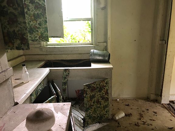 5th image of 3705 Hazelwood Ave