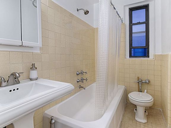 5th image of 3015 Riverdale Ave APT 1A